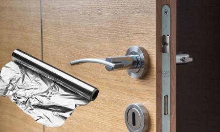 Folija ant durų? Štai kodėl žmonės taip daro