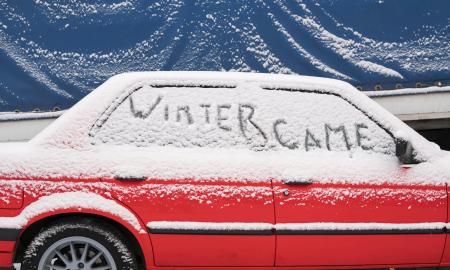 Pavargote ryte gramdyti automobilio stiklus? Išbandykite šias namines priemones