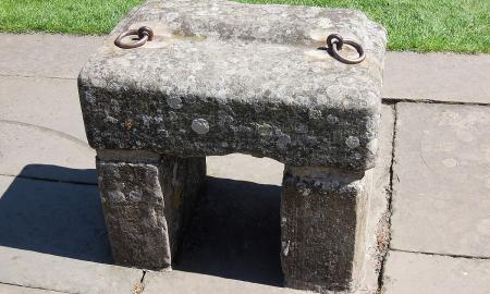 Likimo akmuo slepia daugiau paslapčių nei manyta anksčiau. Ieško jo išsibarsčiusių dalių visame pasaulyje (FOTO, VIDEO)