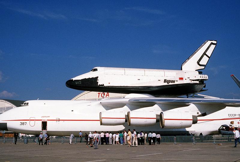 Buran ant An-225 Paryžiuje, 1989 m. birželio 12 d.