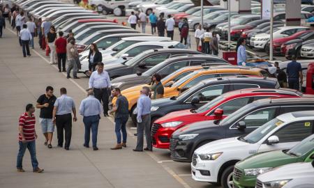 Smūgis vairuotojams. Jie nori tai uždrausti visoje Europoje. Netrukus tokios laisvės nebeturėsite