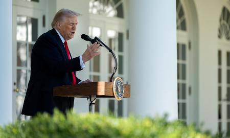 Trumpas prakalbo apie amerikiečių karių siuntimą. „Tokios galimybės neatmetu“ (Video)