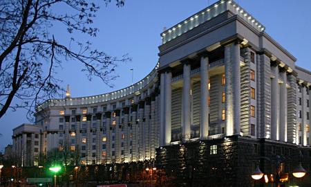 Jis Ukrainoje valdo reikalus. Jie reikalauja jo atleidimo