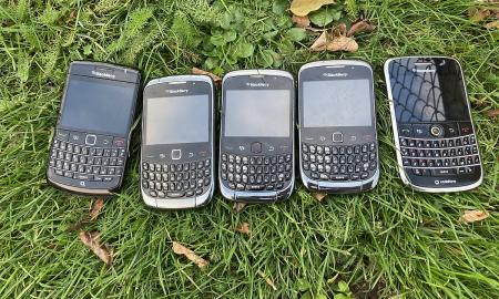 Pasiilgote „BlackBerry“? Šis naujas išmanusis telefonas turi klaviatūrą!