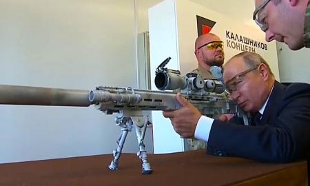 Lenkų generolas perspėja: „Grupė žmonių sėdi netoli Maskvos ir bando sugalvoti, kaip sujudinti reikalus“ 