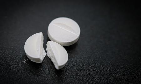 Milijonai vartoja kasdien, bet vos keli žino, kuo tai baigiasi. Populiariausių vaistų tiesa šokiruoja medikus