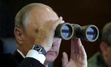 Ragina įvesti nepaprastąją padėtį. Kas vyksta Lietuvos kaimynystėje