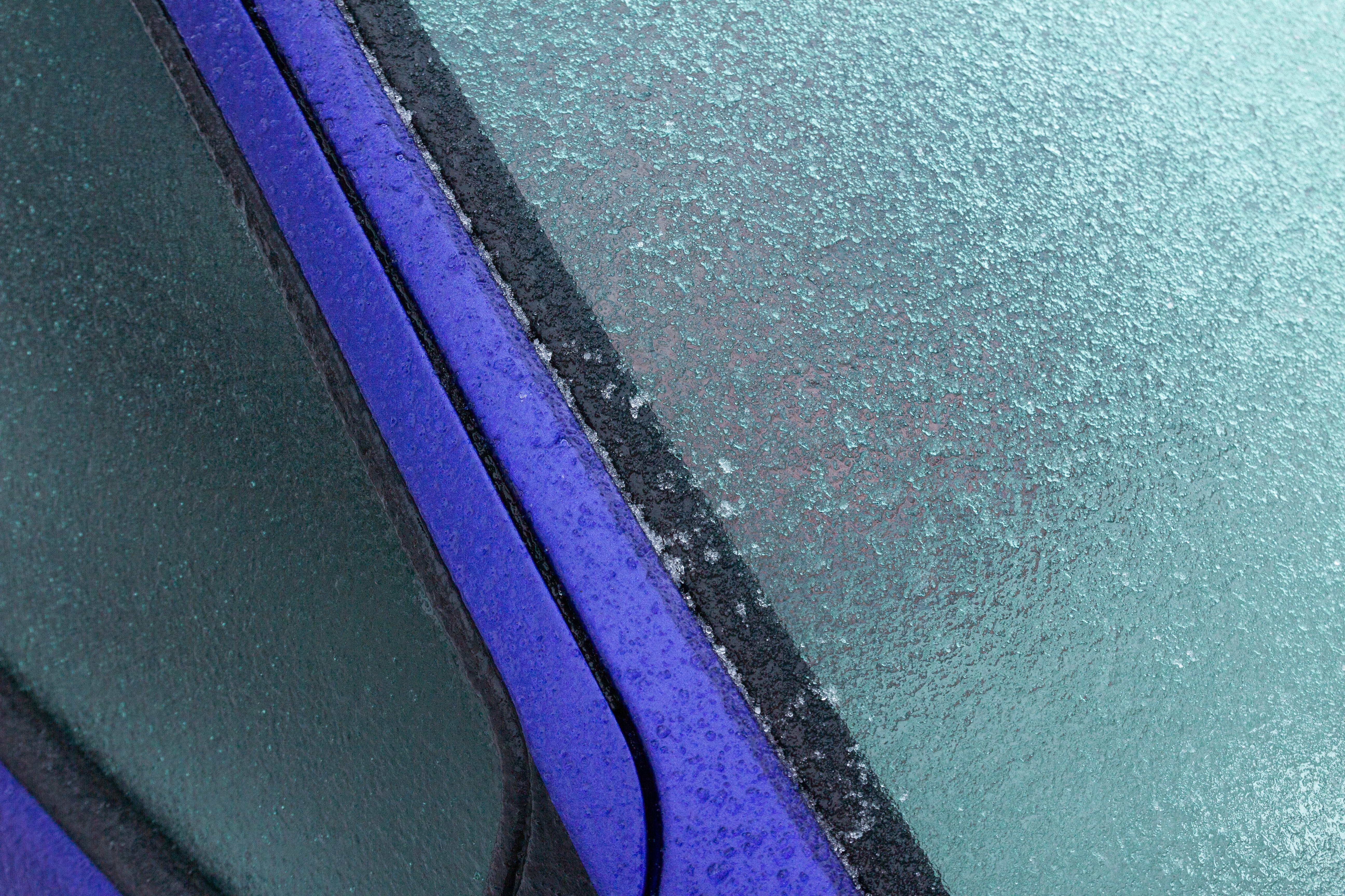 Purkšt ir viskas: ryte jokio ledo! Vairuotojai džiaugiasi pigiausiu žiemos triuku