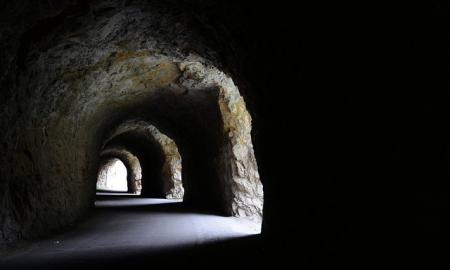 „Raudona šviesa gelmėse ir nuodingi garai: mokslininkai rado vietą, kur net kvėpuoti pavojinga“