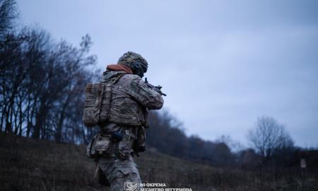 „Naudingas idiotas; dirba Rusijai, bet ne JAV; jį reikia atleisti“ – JAV purto dar neregėtas skandalas dėl Ukrainos (Foto)