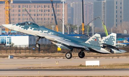 Galingi Su-57 virš Ukrainos. „Kovoje efektyvesni nei F-35 ir F-22“