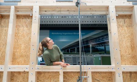 Sprogimas laboratorijoje viską pakeitė. Mokslininkai atrado, kad metų metus medinius namus projektavome neteisingai (Video)