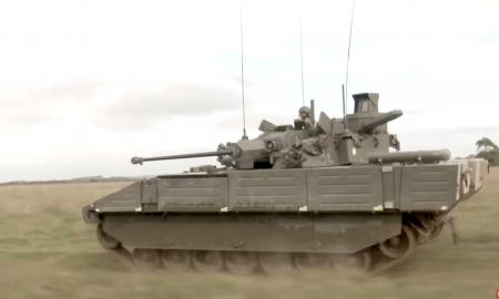 Šokas kariuomenei: naujutėlaičiai „Ajax“ sužalojo dešimtis karių