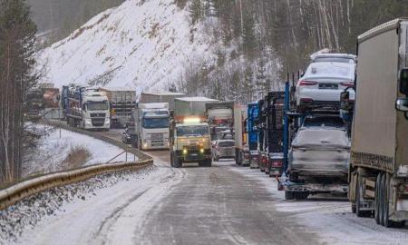 Visiškas kolapsas: tūkstančiai įstrigę 100 km spūstyje Rusijoje (Video, foto)