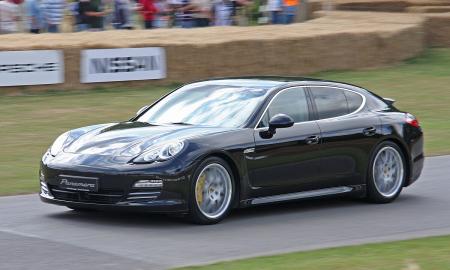 Rusijoje masiškai stojo „Porsche“. Sutapimas ar tyčinis veiksmas?