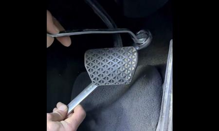 Paprastas ir nebrangus 90-ųjų sprendimas. „Apsaugos jūsų automobilį nuo vagystės“ (VIDEO)