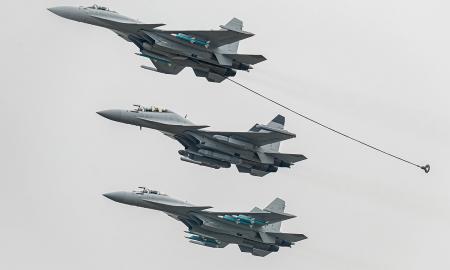 Naikintuvų „susidūrimas“. Du pavojingi incidentai ore. Įtampa auga