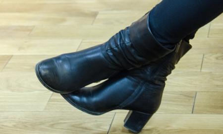 Šis triukas išgelbsti dvokiančius batus. „Veikia geriau nei brangūs produktai“