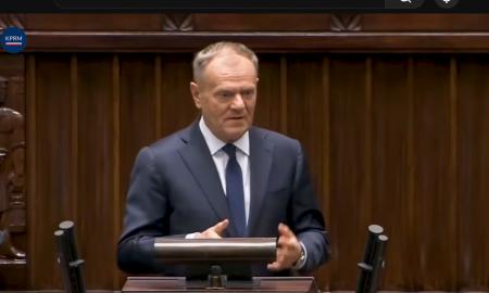 Lenkijos premjeras „nulaužė“ internetą – rekordiniai skaičiai! Pasaulis ūžia