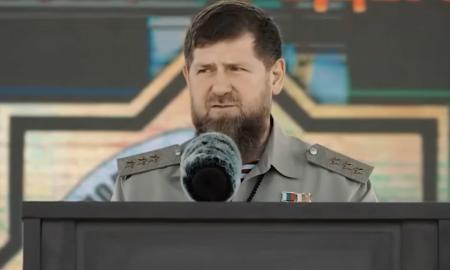 „Kadyrovas vėl viešumoje: patinęs, išsekęs, bet žada „dovaną“ Ukrainai“ (Video)