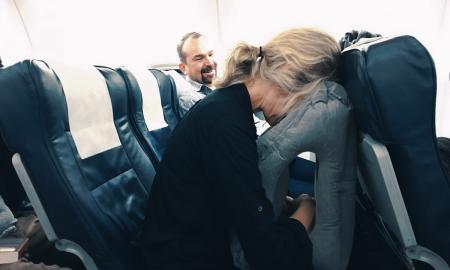 Paprastas būdas užmigti skrydžio metu – jis veikia net ir esant dideliam triukšmui