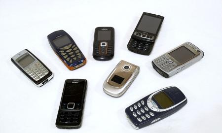 Mygtukiniai telefonai grįžta į madą. Nori išvengti sekimo 