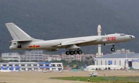 Jie kuria „raketų salyną“. Japonija perspėja NATO dėl dviejų šalių