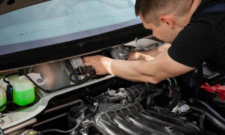 Degalinė skubiai ieško tų, kurie pylėsi 95E10. Į bakus galėjo patekti ne tai, kas turėjo