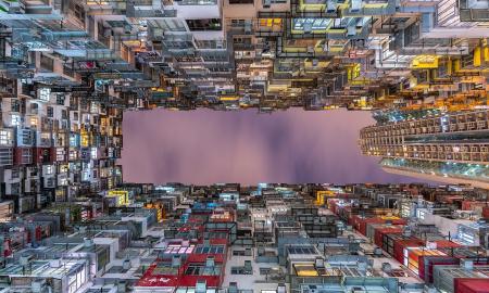 „Šis monstras yra miestas mieste.“ Jame susigrūdę 10 000 žmonių (FOTO, VIDEO)