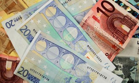 Blokuoji paramą Ukrainai? Vokietija įspėja apie finansines pasekmes