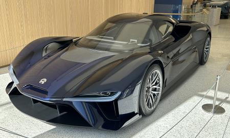 Elektromobilių akumuliatorių ateitis. Iš sosto litį verčia nauja baterija