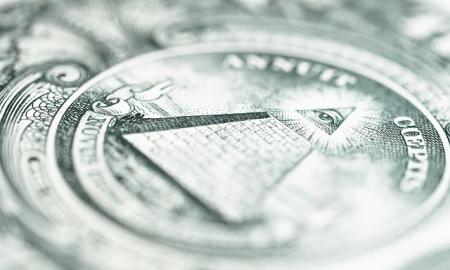 Turto riba peržengta. Jis artėja prie trilijono