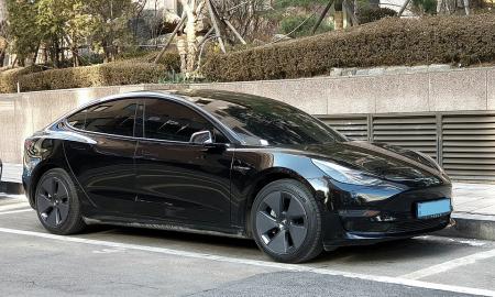 Jis nuvažiavo „Tesla“ daugiau nei 83 000 km. Jis palygino išlaidas su benzininiu automobiliu
