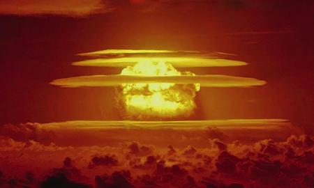 Sikorskis: Putinas „galėjo numesti atominę bombą ant Kyjivo, bet jis to dar nepadarė“