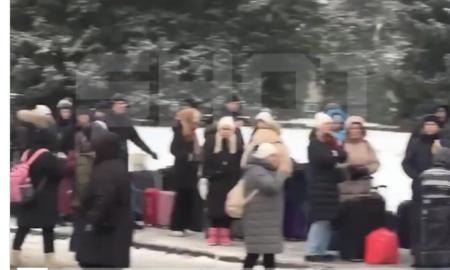 „Nevažiuokite į Rusiją!“ Prie sienos – tikras pragaras (Video)