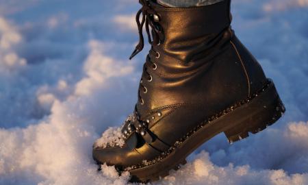 Pasiimk iš virtuvės ir įsidėk į batus. Kojos nesušals