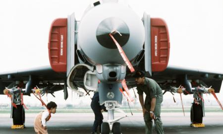 Ką reiškia raudonos juostelės ant naikintuvų – kodėl jas DRAUDŽIAMA nuimti?