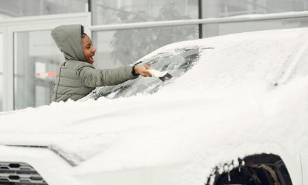 Vairuotojai išsitraukia grandiklius... ir įvyksta nelaimė. Ši klaida sugadina langus
