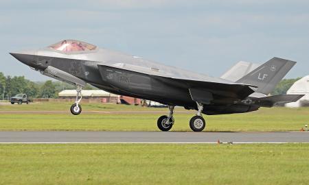 Karas tvyro ore. Amerikiečiai permeta naikintuvus (FOTO, VIDEO)