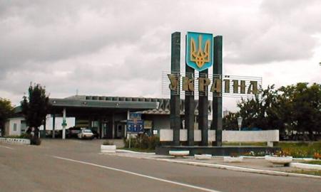 Jų apie 1100! Milžiniška kolona laukia, kol galės patekti į Ukrainą