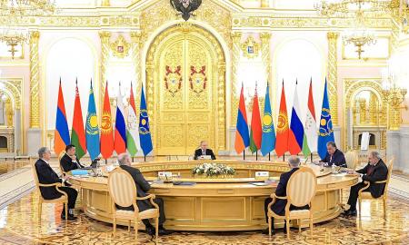 Turtingi ir bebalsiai: kaip Putinas išlaikė Rusijos milijardierius karo pusėje