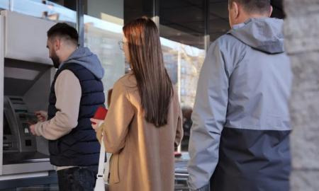 Viena ataka ir jūsų sąskaita nepasiekiama: kaip išgyventi finansų kolapsą