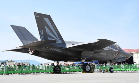 Įtampa auga. 15 000 JAV karių jau vietoje. Sutelkė naikintuvų kumštį