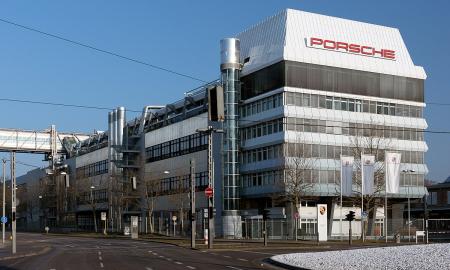 Vokietijos milžinė išgyvena precedento neturinčią krizę. Kas toliau laukia šio legendinės markės?