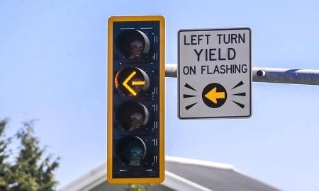 Nauja šviesoforo funkcija. Išspręs kamščių problemą?