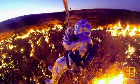 Tik vienas žmogus nusileido. Į „Pragaro vartus“ Turkmėnistane. Kas jam nutiko? (VIDEO)