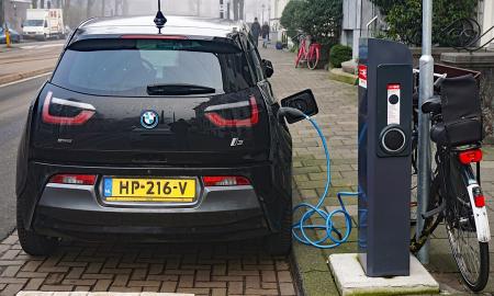 Eureka! Į elektromobilius žiūrite kreivai? Mūsų anūkai pamirš, kad juos reikia įkrauti 