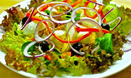 Jie kaupia daugiausia chemikalų. Pesticidai ir sunkieji metalai prasiskverbia į jų vidų