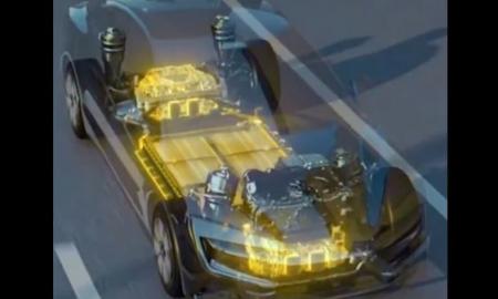 Pusė Europos be sustojimo. Jie į automobilį įmontavo neįtikėtinos talpos akumuliatorių (Video)