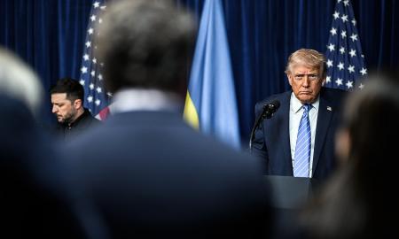 Daugiau jokių „biolaboratorijų“ Ukrainoje! Trumpas kirto kumščiu per stalą 